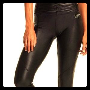 NWT BeBe Sport cropped Leggings
